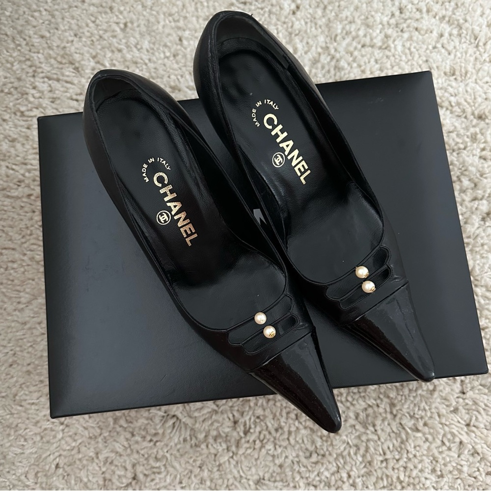 Vintage Chanel pearl pointed toe pumps